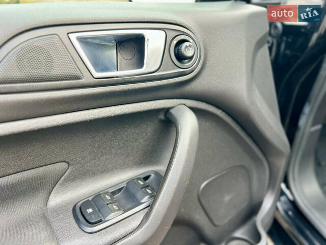 Форд Фиеста 2016 в Киеве на Automoto.ua Черный Форд Фиеста, объемом двигателя 1.6 л и пробегом 117 тыс. км за 8300 $, фото 32 на Automoto.ua