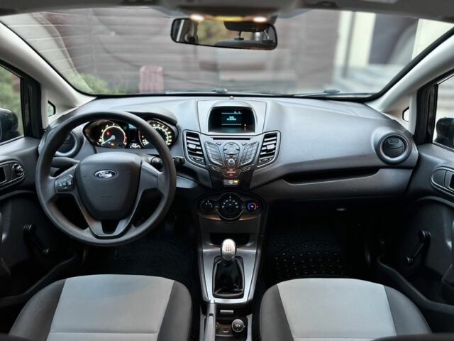 Черный Форд Фиеста, объемом двигателя 1.6 л и пробегом 123 тыс. км за 6300 $, фото 6 на Automoto.ua