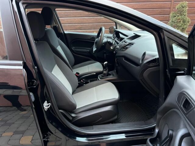 Черный Форд Фиеста, объемом двигателя 1.6 л и пробегом 123 тыс. км за 6300 $, фото 2 на Automoto.ua