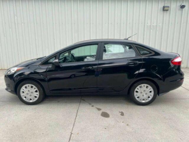 Черный Форд Фиеста, объемом двигателя 1.6 л и пробегом 75 тыс. км за 5100 $, фото 3 на Automoto.ua