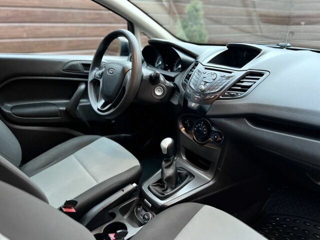 Черный Форд Фиеста, объемом двигателя 1.6 л и пробегом 123 тыс. км за 6300 $, фото 3 на Automoto.ua