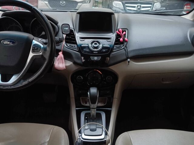 Черный Форд Фиеста, объемом двигателя 1.6 л и пробегом 178 тыс. км за 8500 $, фото 7 на Automoto.ua