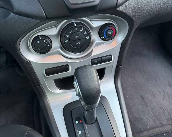 Черный Форд Фиеста, объемом двигателя 1.6 л и пробегом 130 тыс. км за 8400 $, фото 27 на Automoto.ua