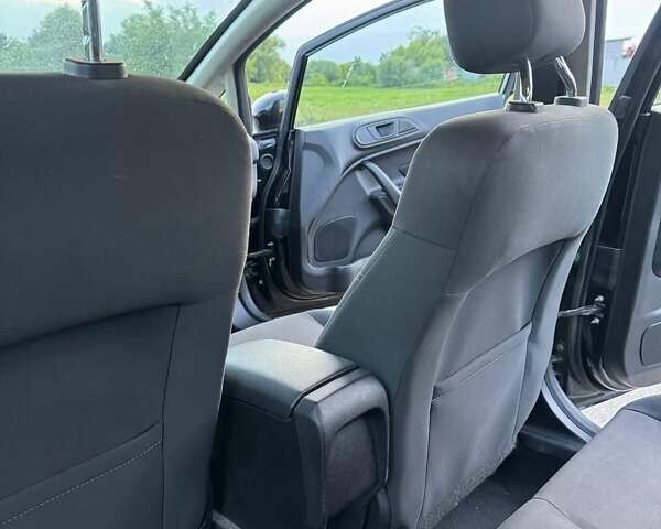 Черный Форд Фиеста, объемом двигателя 1.6 л и пробегом 130 тыс. км за 8400 $, фото 25 на Automoto.ua