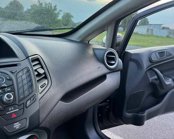 Черный Форд Фиеста, объемом двигателя 1.6 л и пробегом 130 тыс. км за 8400 $, фото 31 на Automoto.ua