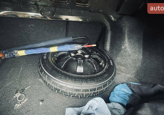 Чорний Форд Фієста, об'ємом двигуна 1.6 л та пробігом 140 тис. км за 8000 $, фото 17 на Automoto.ua