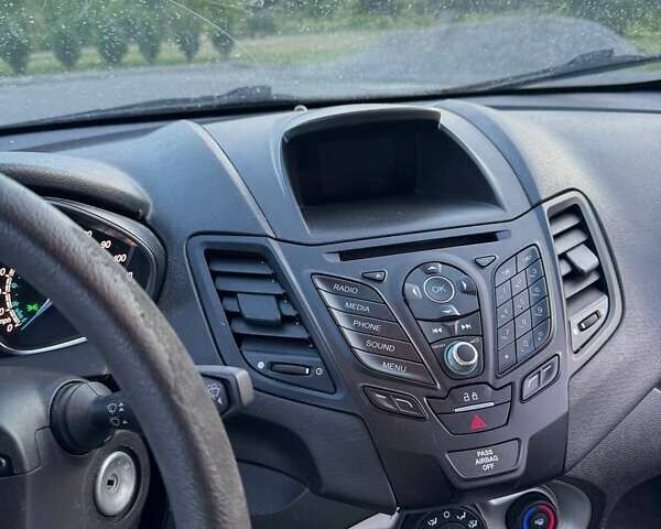 Черный Форд Фиеста, объемом двигателя 1.6 л и пробегом 130 тыс. км за 8400 $, фото 33 на Automoto.ua