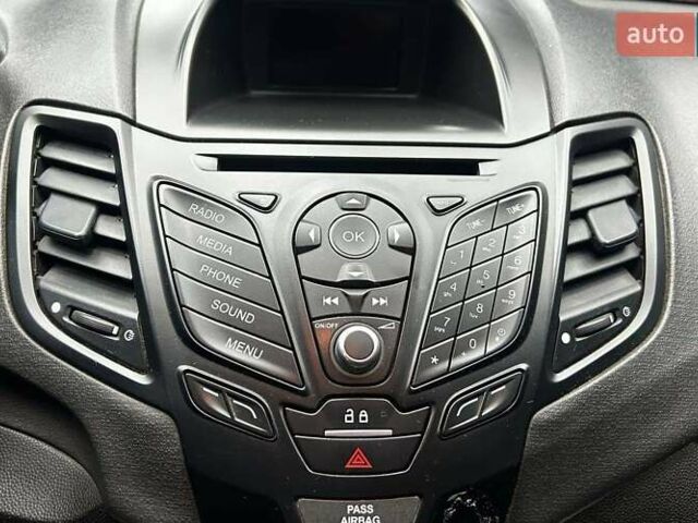 Форд Фиеста 2018 в Черновцах на Automoto.ua Черный Форд Фиеста, объемом двигателя 1.6 л и пробегом 161 тыс. км за 8400 $, фото 16 на Automoto.ua