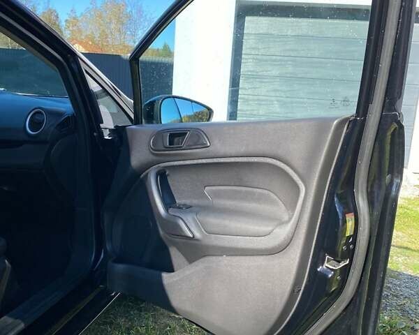 Черный Форд Фиеста, объемом двигателя 1.6 л и пробегом 115 тыс. км за 8700 $, фото 10 на Automoto.ua