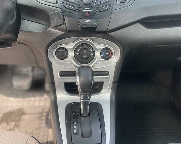 Черный Форд Фиеста, объемом двигателя 1.6 л и пробегом 97 тыс. км за 6777 $, фото 17 на Automoto.ua