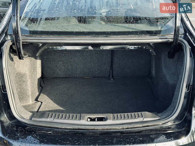 Черный Форд Фиеста, объемом двигателя 1.6 л и пробегом 63 тыс. км за 8399 $, фото 6 на Automoto.ua