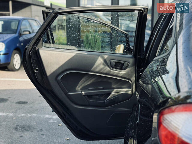Черный Форд Фиеста, объемом двигателя 1.6 л и пробегом 63 тыс. км за 8399 $, фото 8 на Automoto.ua