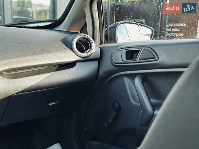 Черный Форд Фиеста, объемом двигателя 1.6 л и пробегом 63 тыс. км за 8399 $, фото 25 на Automoto.ua