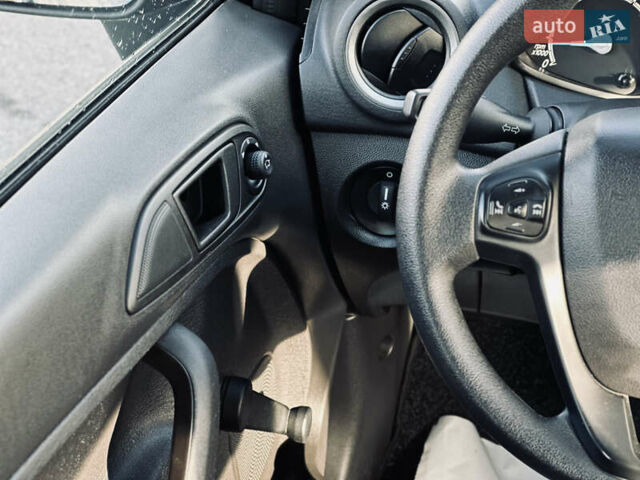 Черный Форд Фиеста, объемом двигателя 1.6 л и пробегом 63 тыс. км за 8399 $, фото 35 на Automoto.ua