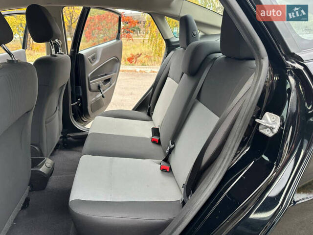 Черный Форд Фиеста, объемом двигателя 1.6 л и пробегом 298 тыс. км за 6500 $, фото 24 на Automoto.ua