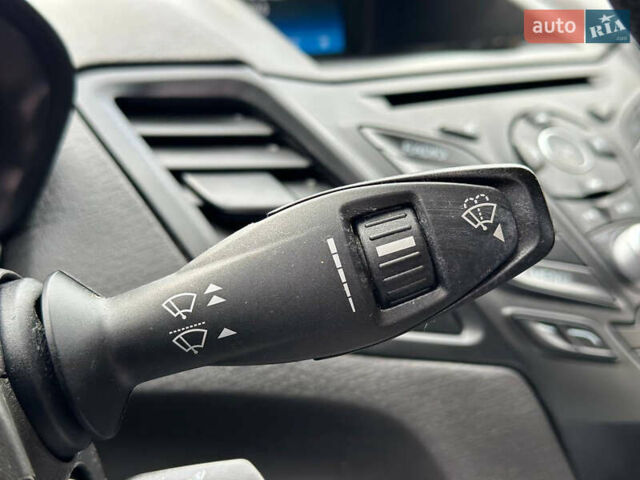 Черный Форд Фиеста, объемом двигателя 1.6 л и пробегом 298 тыс. км за 6500 $, фото 15 на Automoto.ua