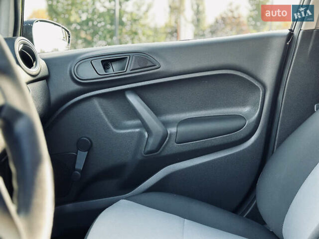 Черный Форд Фиеста, объемом двигателя 1.6 л и пробегом 63 тыс. км за 8399 $, фото 16 на Automoto.ua