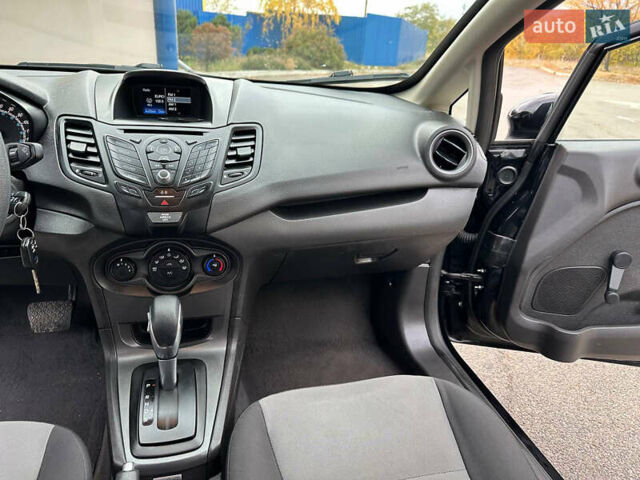 Черный Форд Фиеста, объемом двигателя 1.6 л и пробегом 298 тыс. км за 6500 $, фото 10 на Automoto.ua