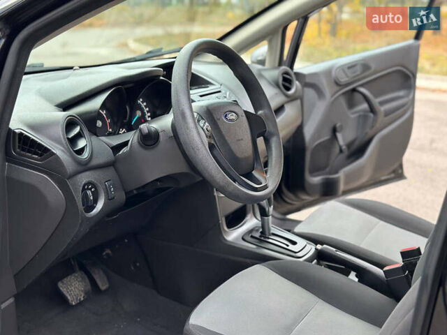 Черный Форд Фиеста, объемом двигателя 1.6 л и пробегом 298 тыс. км за 6500 $, фото 6 на Automoto.ua