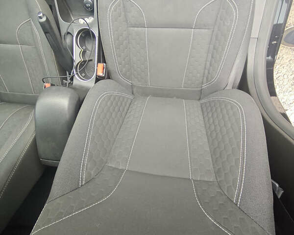 Черный Форд Фиеста, объемом двигателя 1.6 л и пробегом 84 тыс. км за 9500 $, фото 15 на Automoto.ua