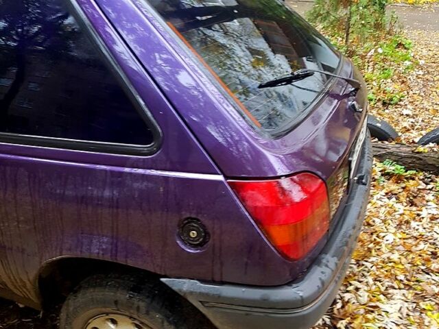 Фиолетовый Форд Фиеста, объемом двигателя 1.9 л и пробегом 250 тыс. км за 950 $, фото 6 на Automoto.ua