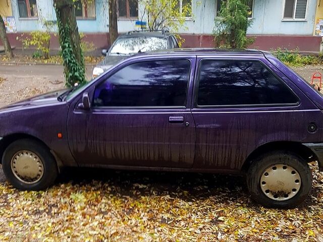 Фиолетовый Форд Фиеста, объемом двигателя 1.9 л и пробегом 250 тыс. км за 950 $, фото 3 на Automoto.ua