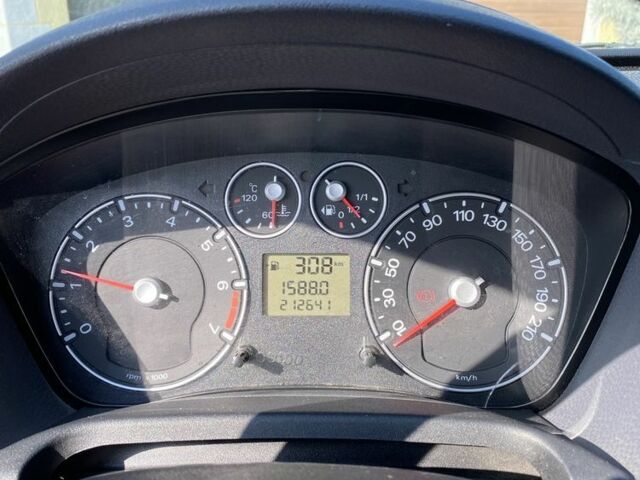 Фиолетовый Форд Фиеста, объемом двигателя 1.3 л и пробегом 217 тыс. км за 3500 $, фото 4 на Automoto.ua