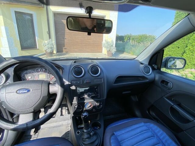 Фиолетовый Форд Фиеста, объемом двигателя 1.3 л и пробегом 217 тыс. км за 3500 $, фото 5 на Automoto.ua