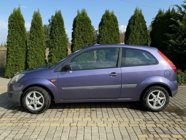 Фиолетовый Форд Фиеста, объемом двигателя 1.3 л и пробегом 217 тыс. км за 3500 $, фото 1 на Automoto.ua