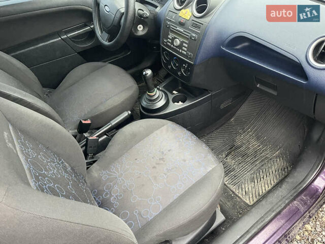 Фиолетовый Форд Фиеста, объемом двигателя 1.4 л и пробегом 210 тыс. км за 2200 $, фото 17 на Automoto.ua