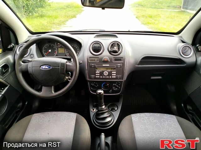 Форд Фиеста 2006 в Сумах на Automoto.ua Фиолетовый Форд Фиеста, объемом двигателя 1.3 л и пробегом 145 тыс. км за 3800 $, фото 7 на Automoto.ua