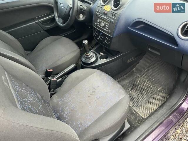 Фиолетовый Форд Фиеста, объемом двигателя 1.4 л и пробегом 250 тыс. км за 2100 $, фото 12 на Automoto.ua