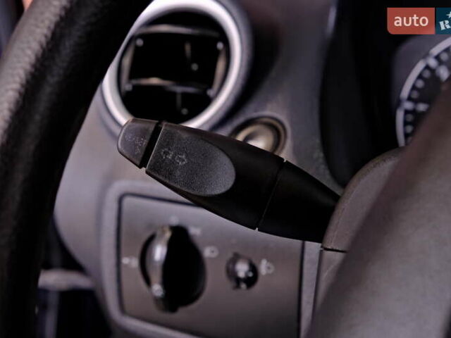 Фиолетовый Форд Фиеста, объемом двигателя 1.4 л и пробегом 144 тыс. км за 4900 $, фото 20 на Automoto.ua