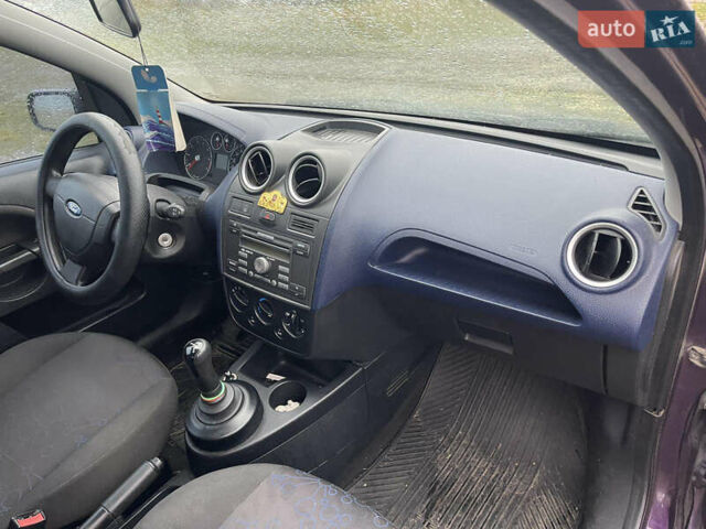 Фиолетовый Форд Фиеста, объемом двигателя 1.4 л и пробегом 210 тыс. км за 2200 $, фото 14 на Automoto.ua