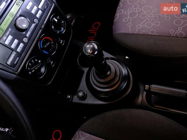 Фиолетовый Форд Фиеста, объемом двигателя 1.4 л и пробегом 144 тыс. км за 4900 $, фото 17 на Automoto.ua