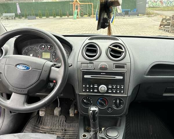 Фіолетовий Форд Фієста, об'ємом двигуна 1.3 л та пробігом 221 тис. км за 2600 $, фото 5 на Automoto.ua