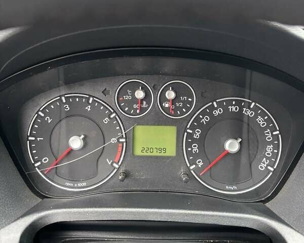 Фиолетовый Форд Фиеста, объемом двигателя 1.3 л и пробегом 220 тыс. км за 3000 $, фото 6 на Automoto.ua