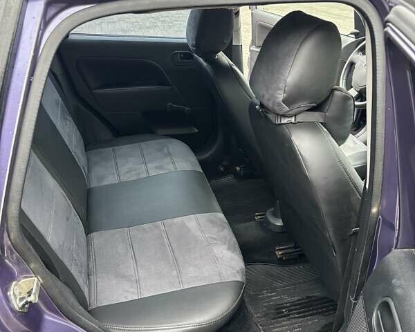 Фіолетовий Форд Фієста, об'ємом двигуна 1.3 л та пробігом 221 тис. км за 2600 $, фото 8 на Automoto.ua