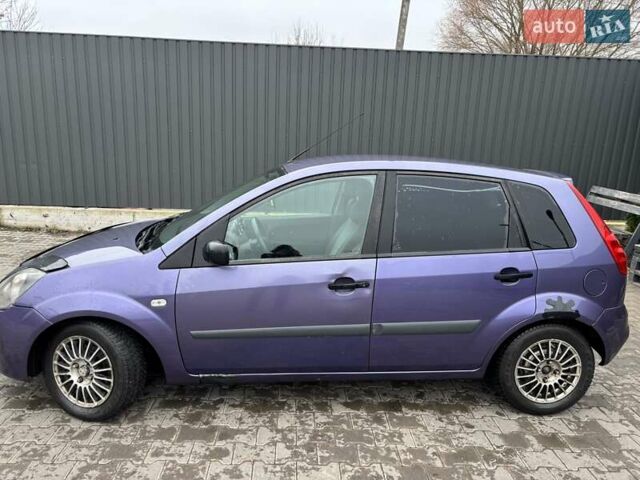 Фіолетовий Форд Фієста, об'ємом двигуна 1.3 л та пробігом 221 тис. км за 2600 $, фото 3 на Automoto.ua