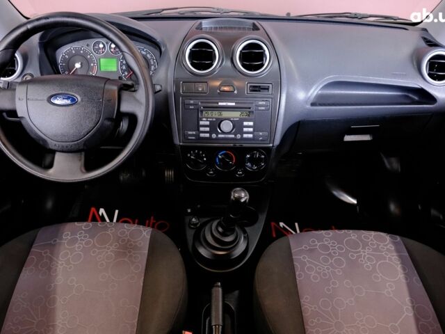 Фиолетовый Форд Фиеста, объемом двигателя 1.4 л и пробегом 144 тыс. км за 4900 $, фото 6 на Automoto.ua