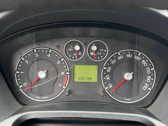 Фиолетовый Форд Фиеста, объемом двигателя 1.3 л и пробегом 220 тыс. км за 3000 $, фото 7 на Automoto.ua