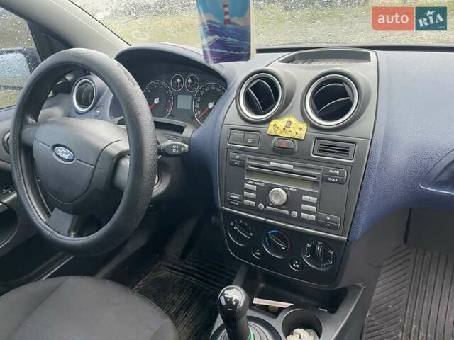 Фиолетовый Форд Фиеста, объемом двигателя 1.4 л и пробегом 250 тыс. км за 2100 $, фото 10 на Automoto.ua