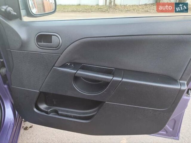 Фиолетовый Форд Фиеста, объемом двигателя 1.4 л и пробегом 230 тыс. км за 4300 $, фото 9 на Automoto.ua