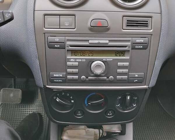 Форд Фиеста 2008 в Ровно на Automoto.ua Фиолетовый Форд Фиеста, объемом двигателя 1.4 л и пробегом 208 тыс. км за 4500 $, фото 4 на Automoto.ua