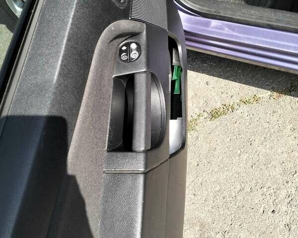 Форд Фиеста 2008 в Ровно на Automoto.ua Фиолетовый Форд Фиеста, объемом двигателя 1.4 л и пробегом 208 тыс. км за 4500 $, фото 5 на Automoto.ua