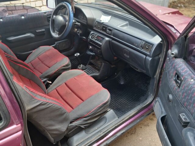 Фіолетовий Форд Фієста, об'ємом двигуна 1.3 л та пробігом 100 тис. км за 721 $, фото 7 на Automoto.ua