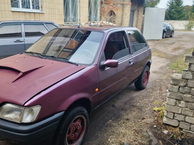 Фіолетовий Форд Фієста, об'ємом двигуна 1.3 л та пробігом 100 тис. км за 721 $, фото 2 на Automoto.ua