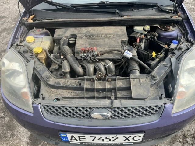 Форд Фиеста 2006 в Кривом Роге на Automoto.ua Фиолетовый Форд Фиеста, объемом двигателя 1.4 л и пробегом 300 тыс. км за 1300 $, фото 1 на Automoto.ua