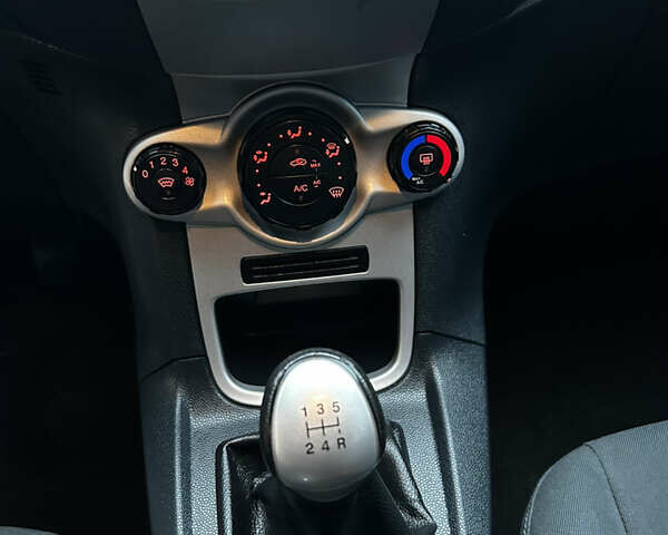 Коричневый Форд Фиеста, объемом двигателя 1.25 л и пробегом 144 тыс. км за 5650 $, фото 27 на Automoto.ua