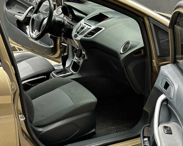 Коричневый Форд Фиеста, объемом двигателя 1.39 л и пробегом 164 тыс. км за 7250 $, фото 1 на Automoto.ua